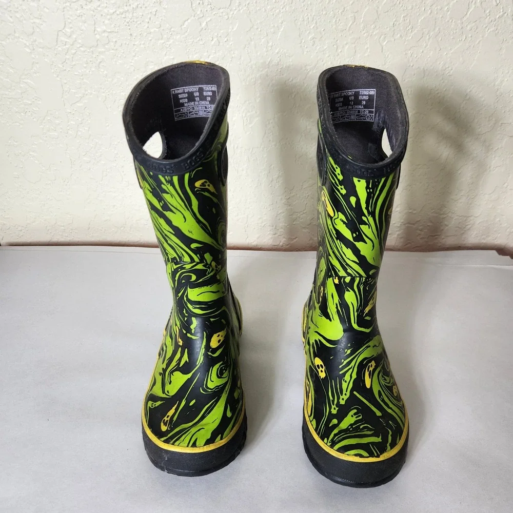 Bogs Classic Spooky Kids Rain Boots Neon Green Black Skulls Waterproof Size 12